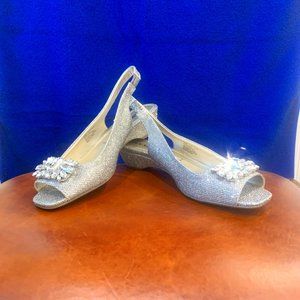 Anne Klein, Low Heel, Evening Sandal in Silver Size 9.5M